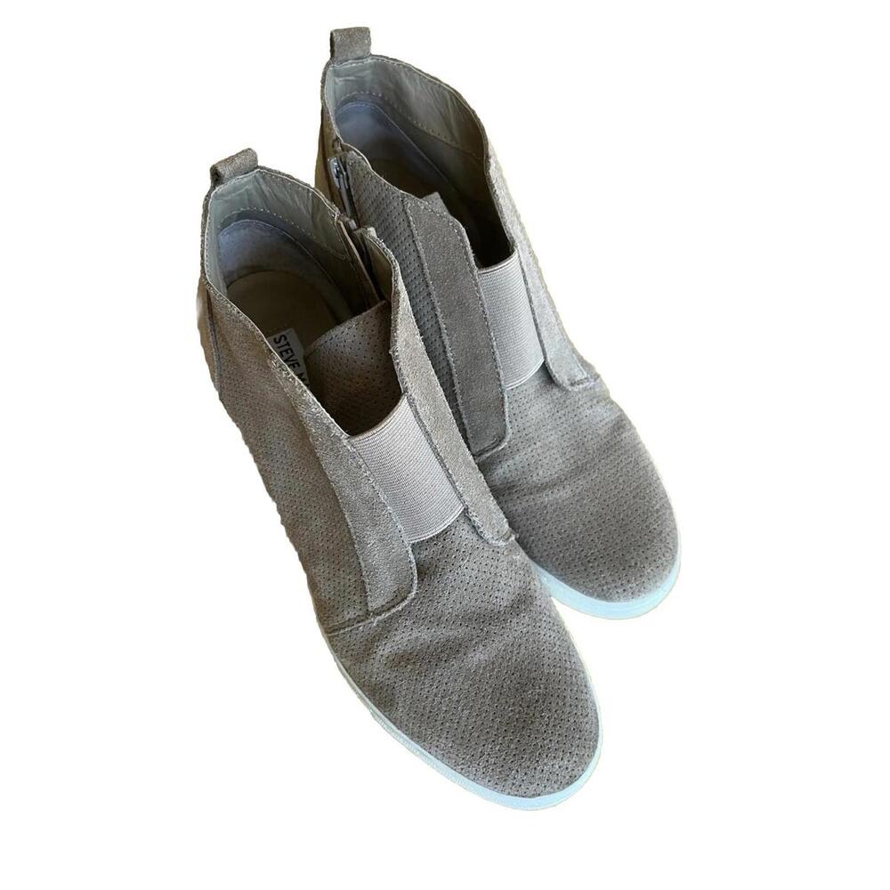 Steve Madden Waverly Suede Stacked Heel